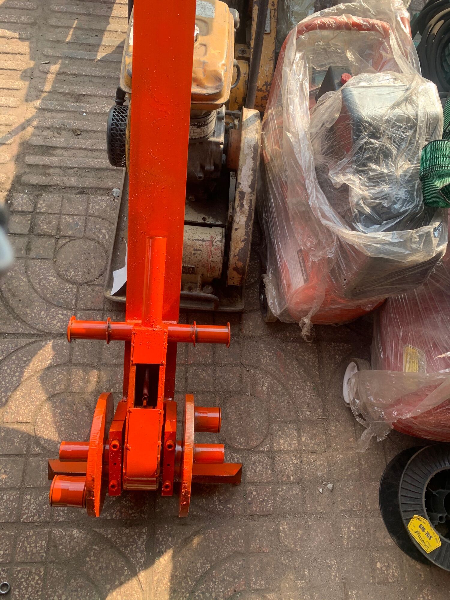 Bàn bẻ sắt D25