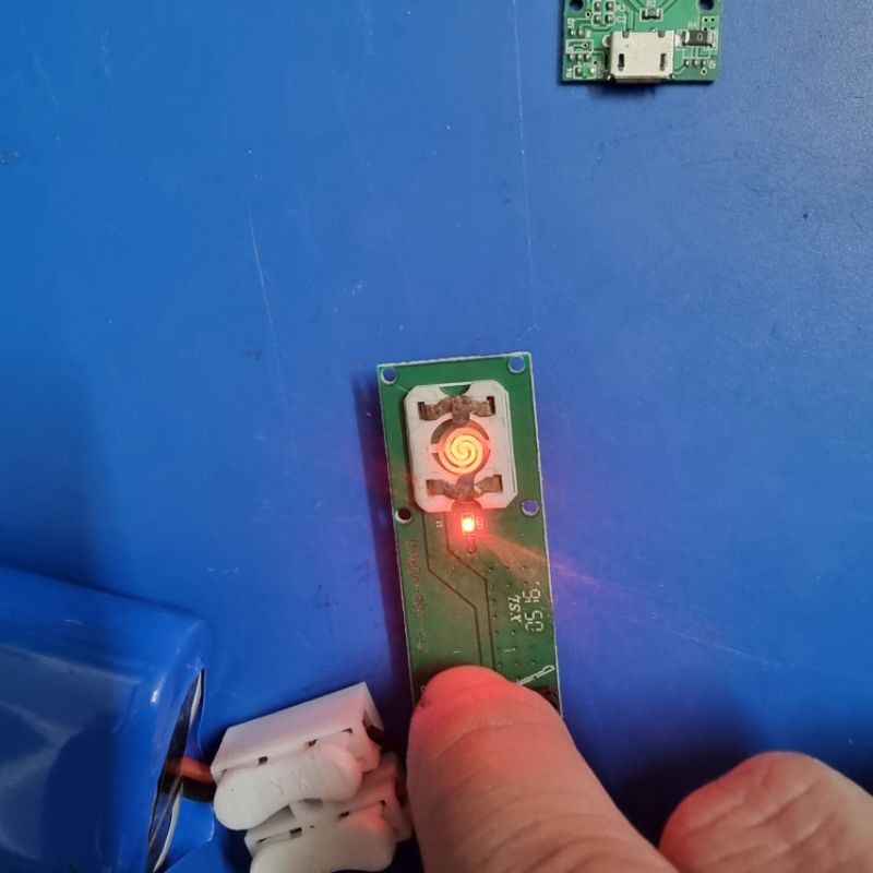 bảng mạch điện tử chế đèn bật (sử dụng pin 3.7v)