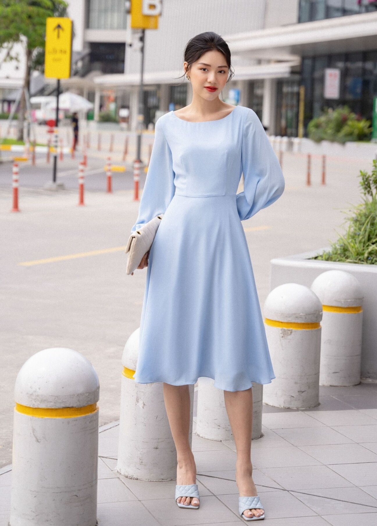 elise - đầm xanh cúc trai size M