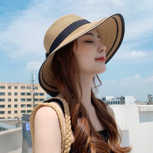 Mũ cói vành rộng đi biển
