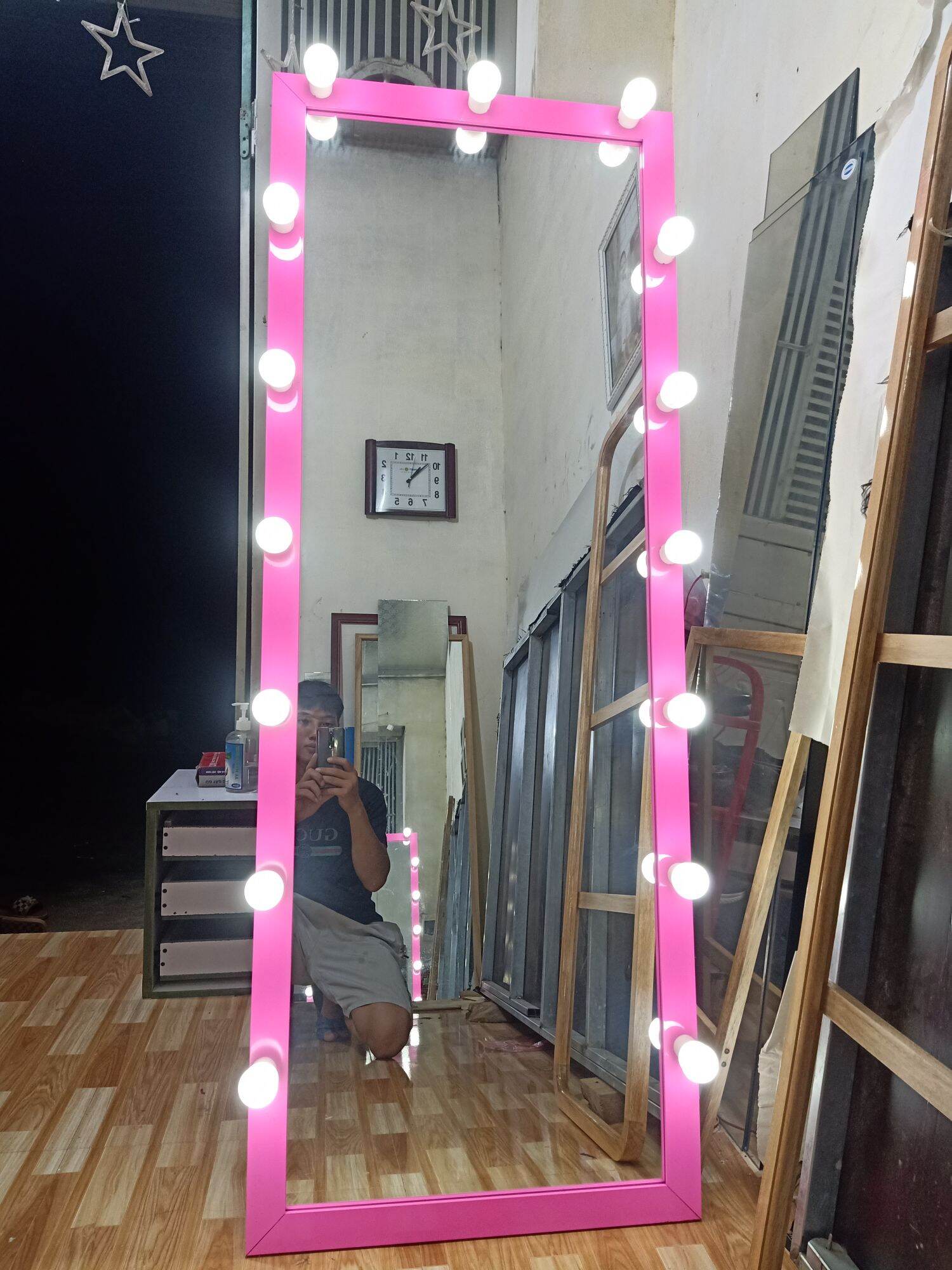 Gương đèn led 70x170cm 18 bóng