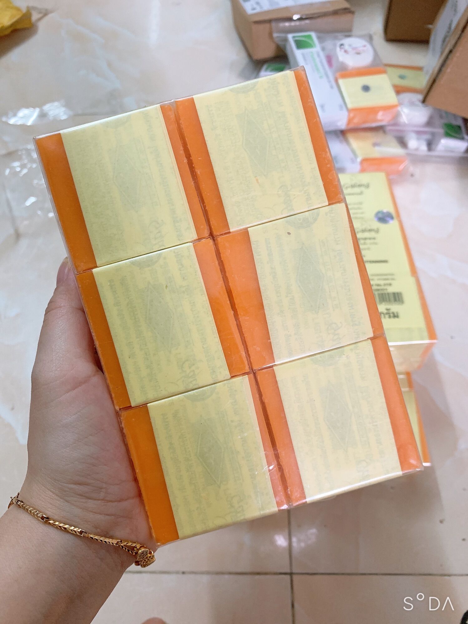 Lốc 12 bánh xà phòng cam nghệ