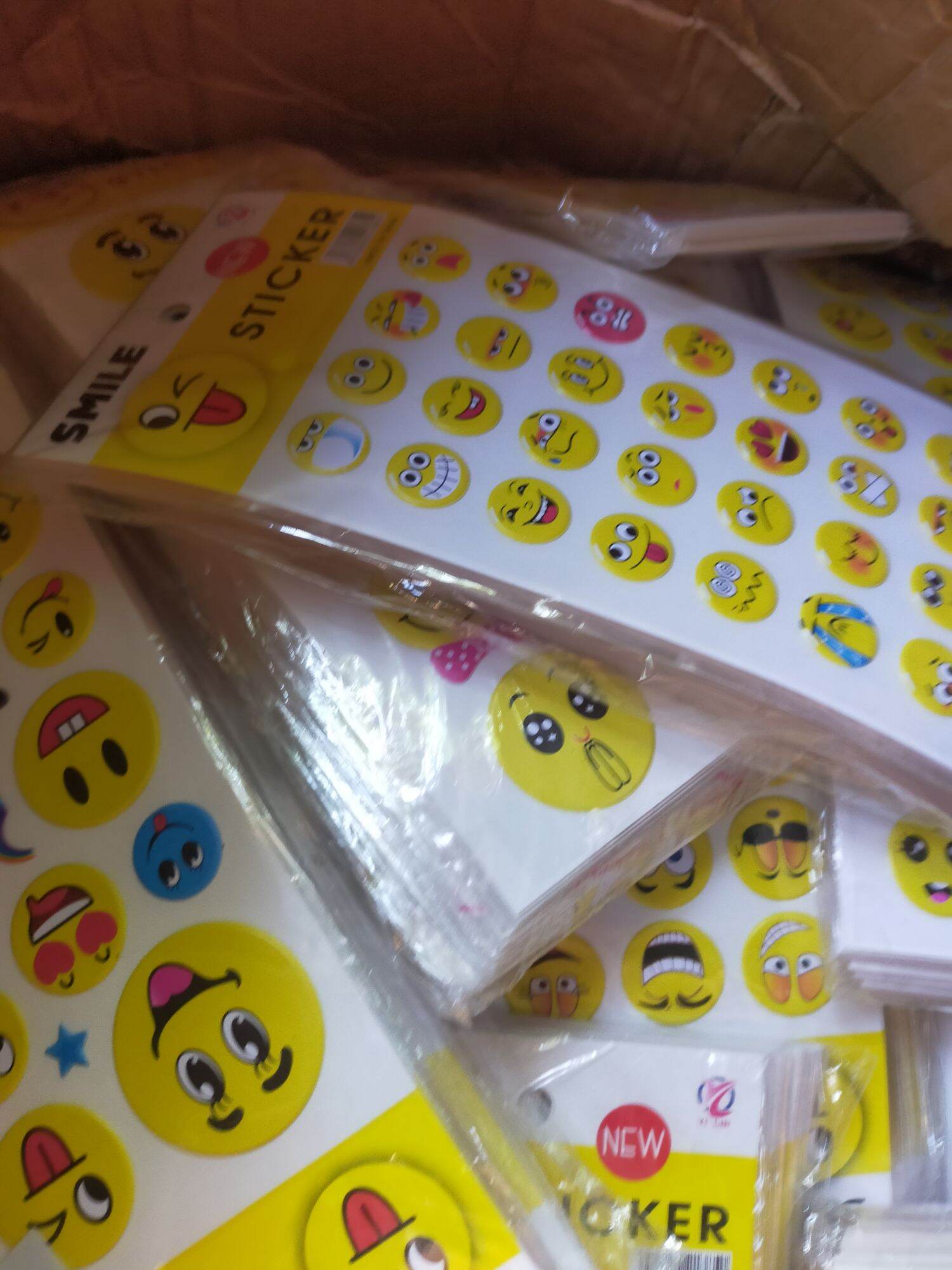 Sét 20 tờ dán sticker mặt cười