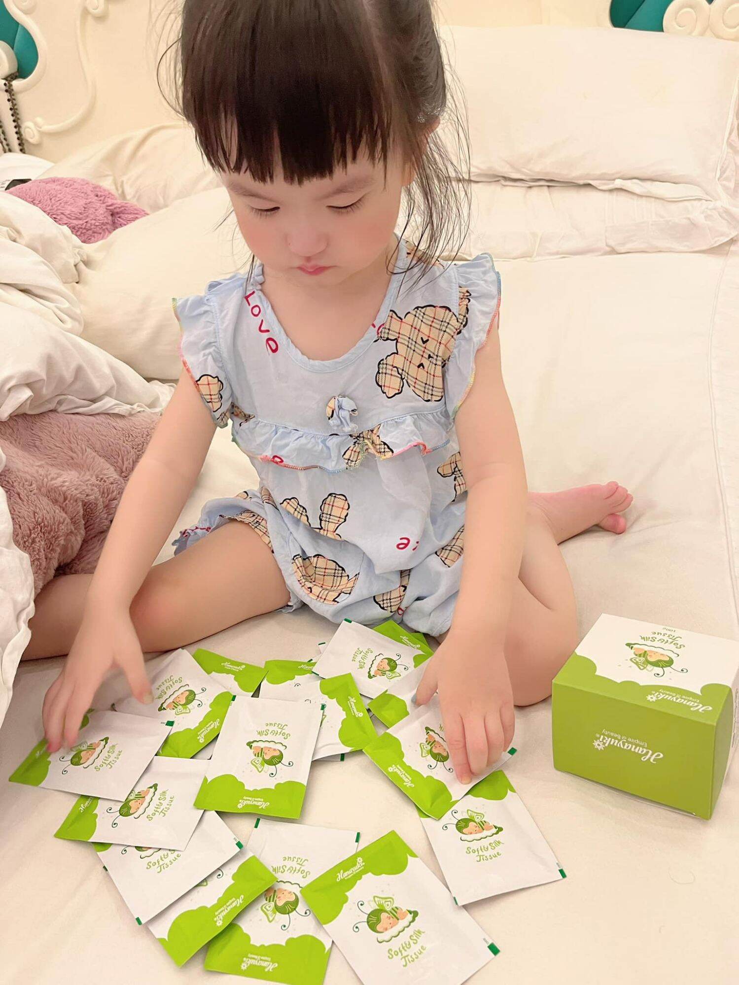 Khăn Giấy Ướt Dung Dịch Vệ Sinh Soft & Silk Tissue Hanayuki