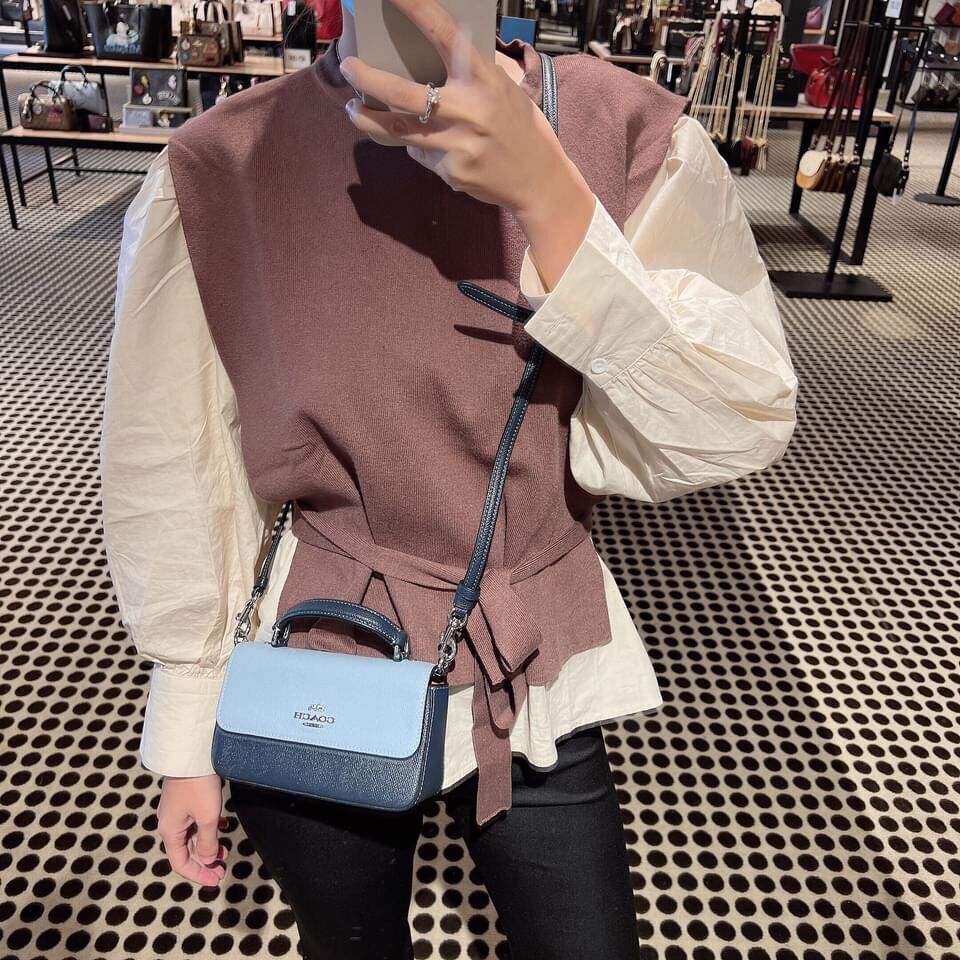 Túi C0ach Mini Josie Top Handle cuốn hút
