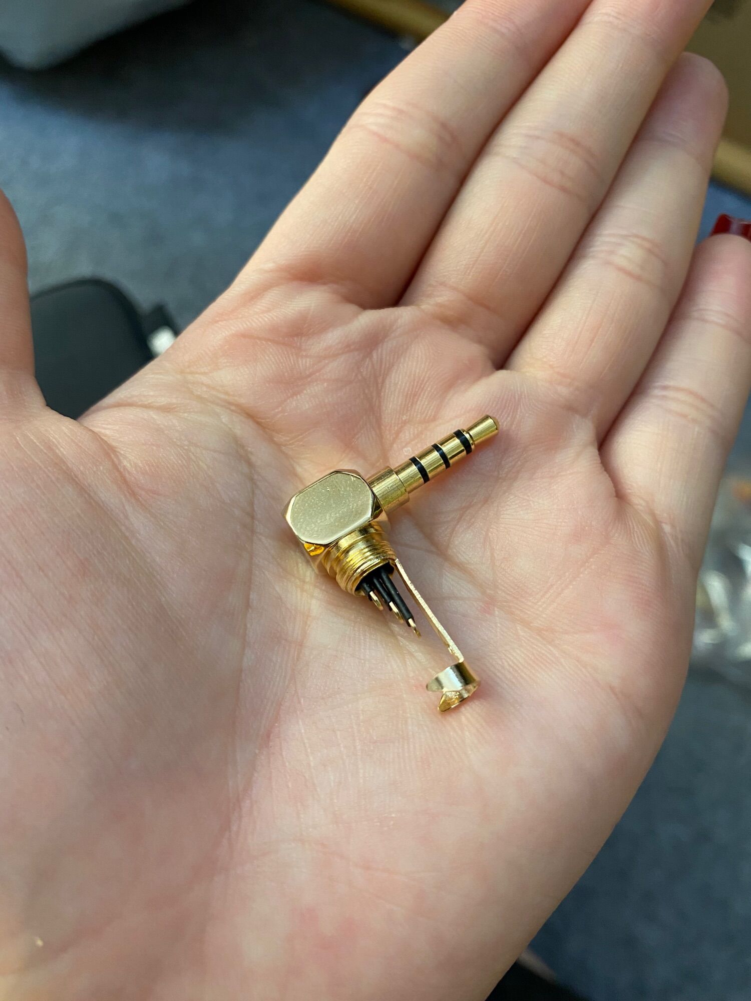 Jack 3.5mm hàn 4 khấc 90 độ cong cho dây
