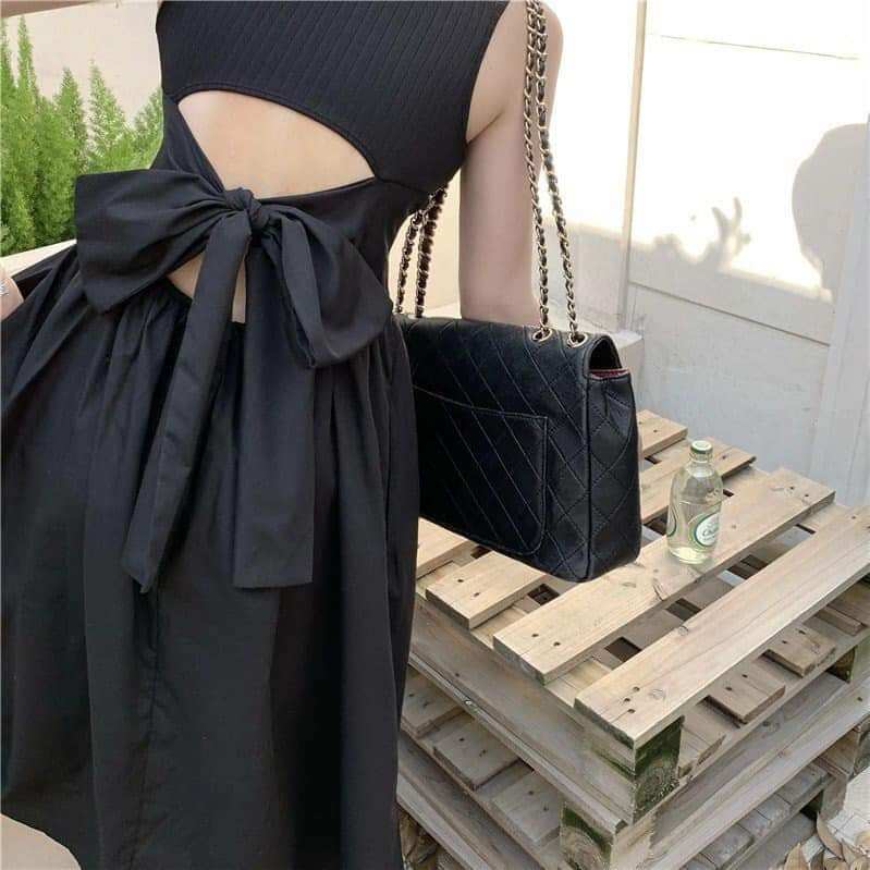 VÁY ĐẦM NỮ MAXI KHOÉT LƯNG BUỘC NƠ ĐEN CỔ TRÒN