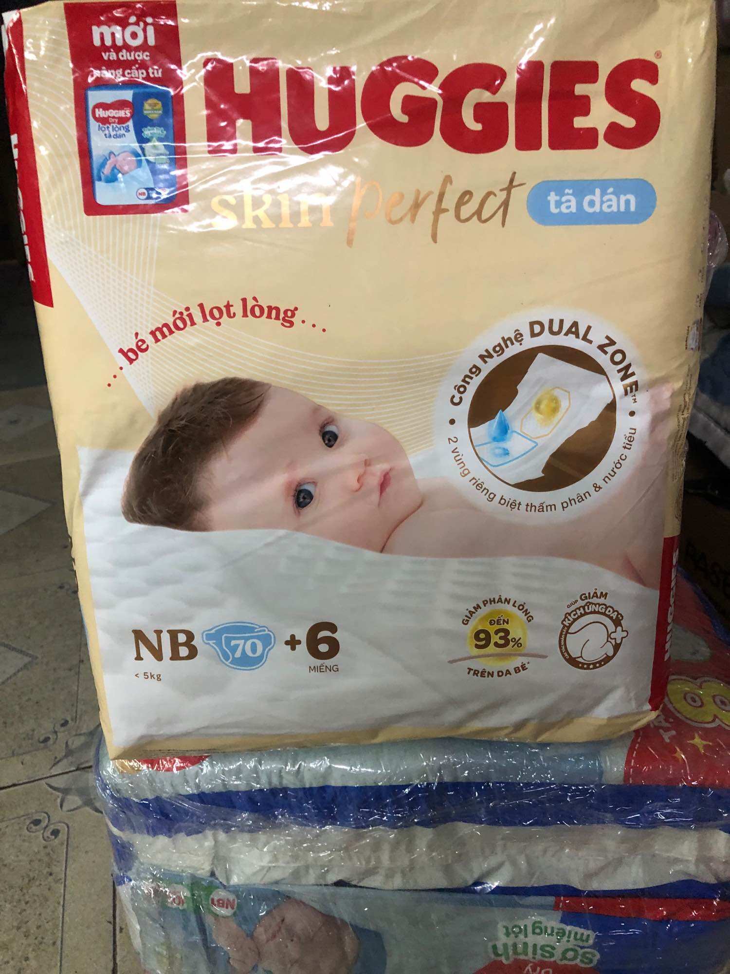 Tã dán huggies size sơ sinh 70+6 miếng