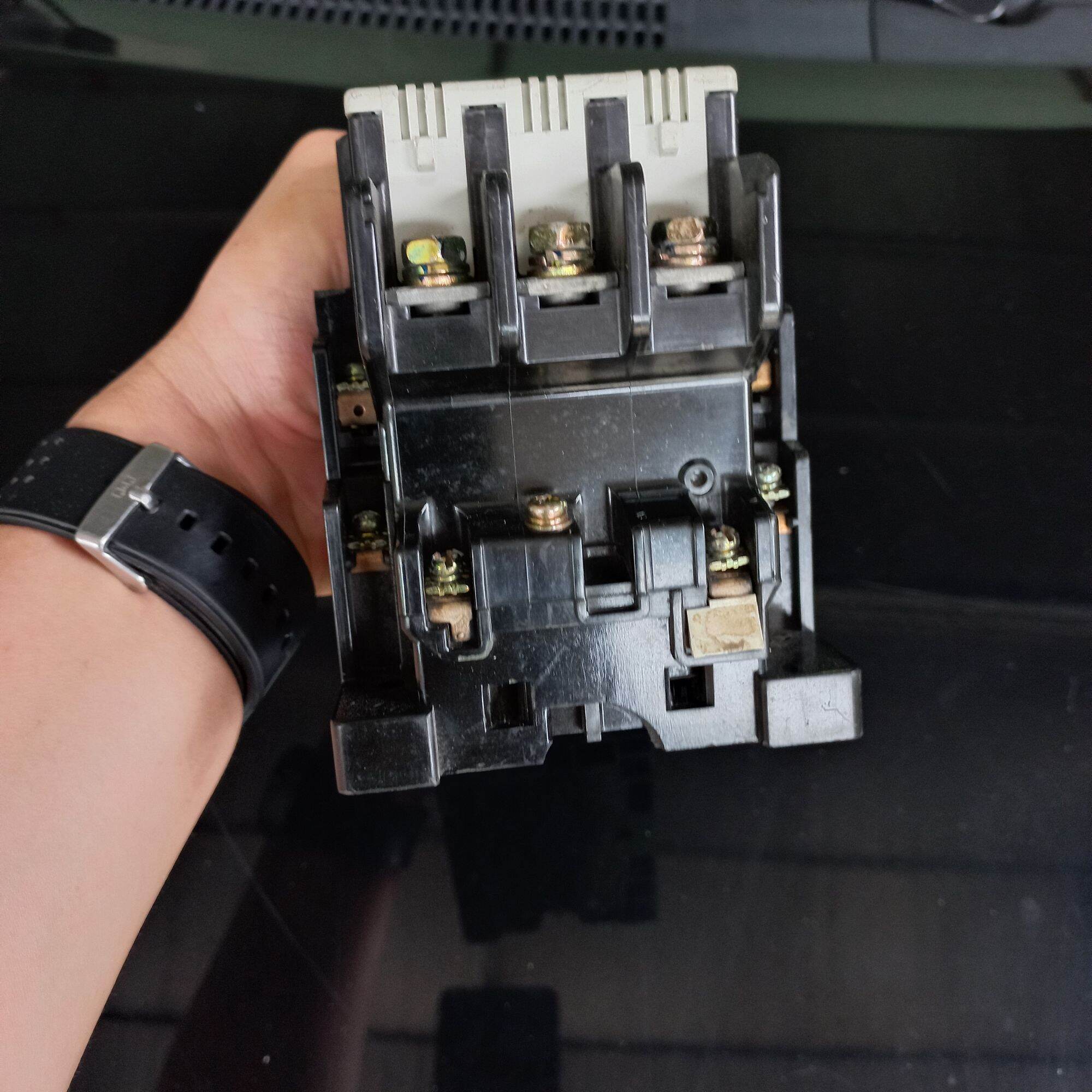 Contactor khởi động từ 65A bãi nhật