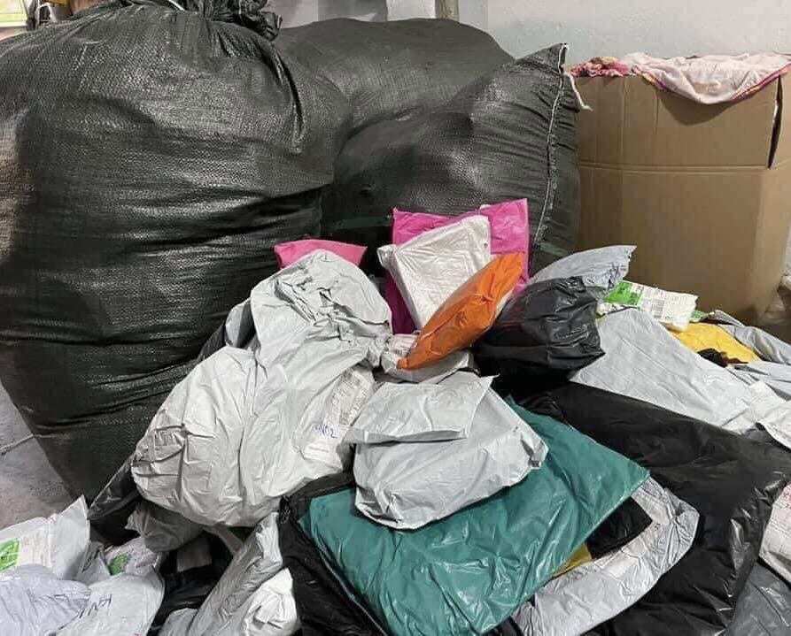 Kiện Hàng Bom Quốc Tế Lớn 1tr5