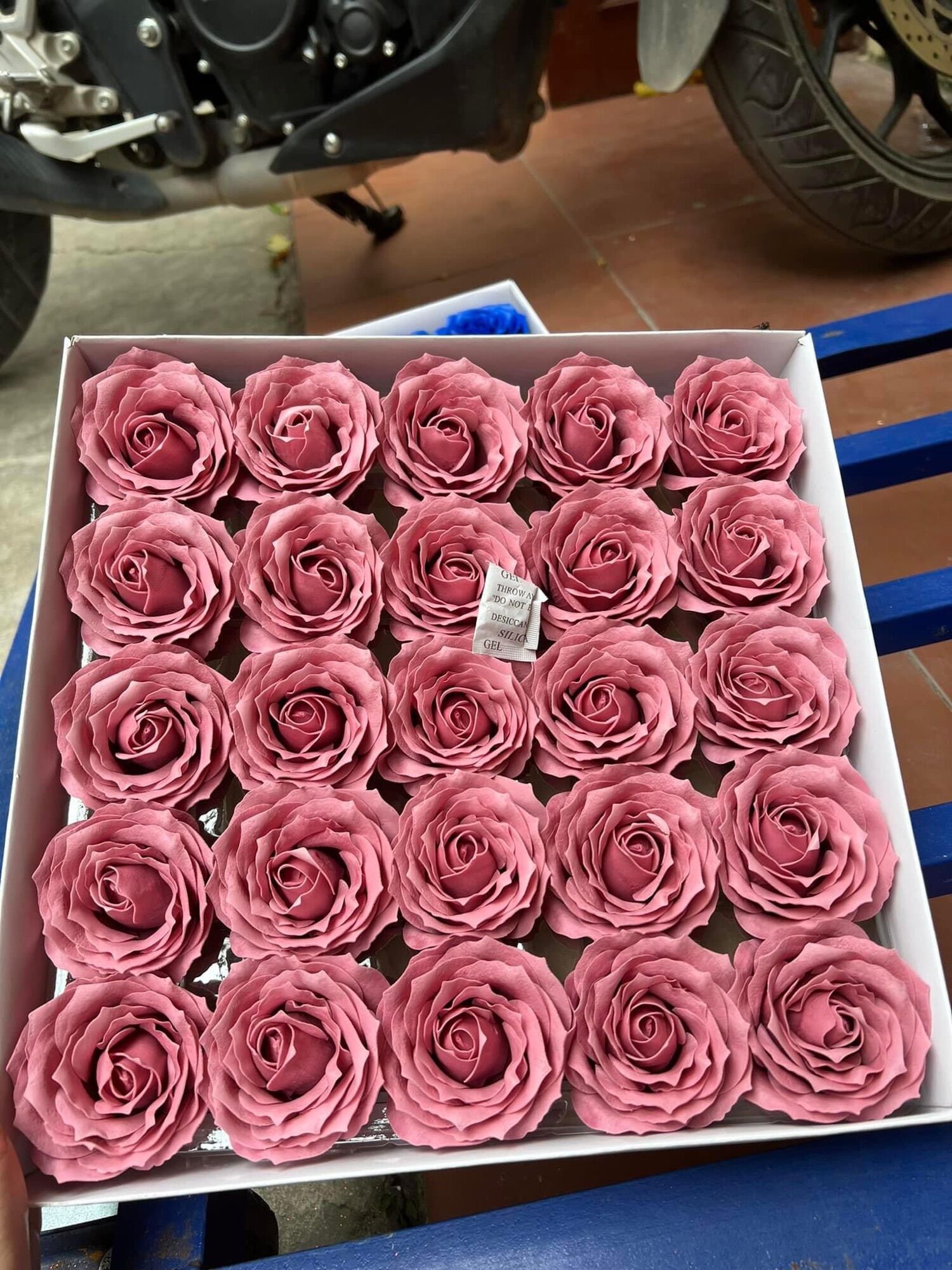 Hoa sáp 7 lớp hộp 25 bông