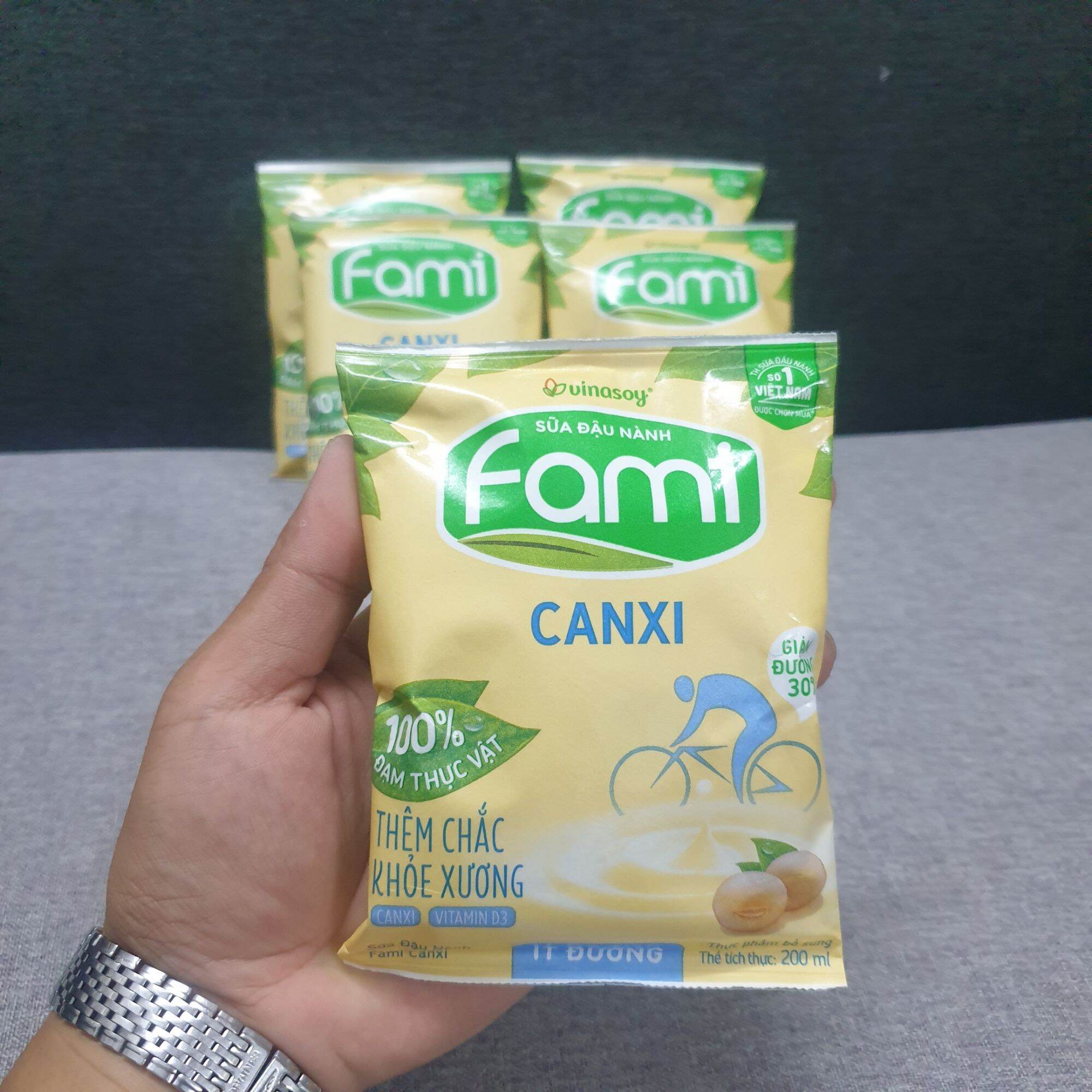 Sữa đậu nành Fami Canxi bịch 200ml (Combo 5 bịch) siêu rẻ