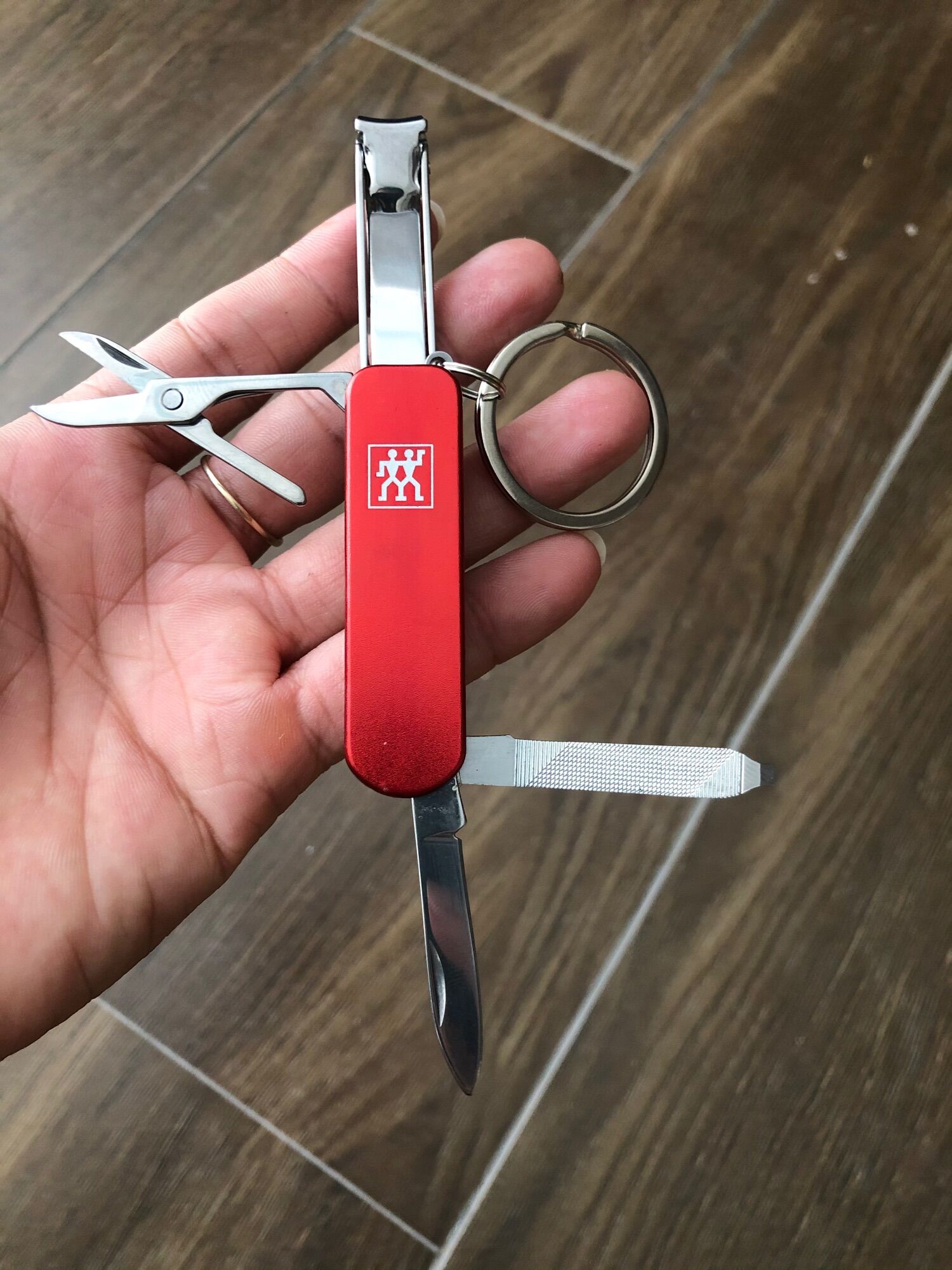 Bộ dụng cụ bấm móng tay đa năng  MultiTool