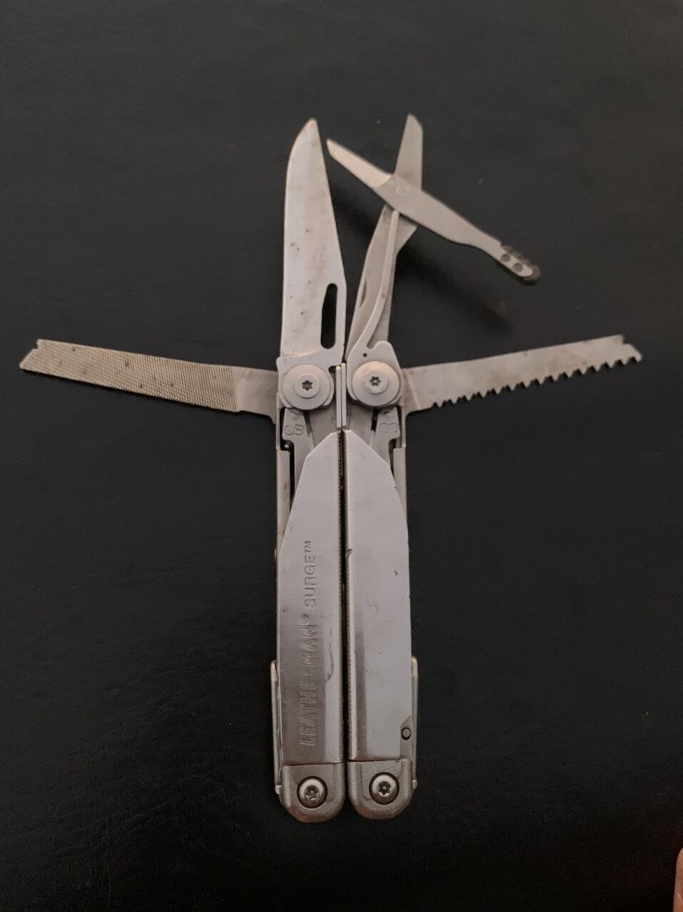 Kìm đa năng leatherman Surge.( bị thiếu tool , như hình)