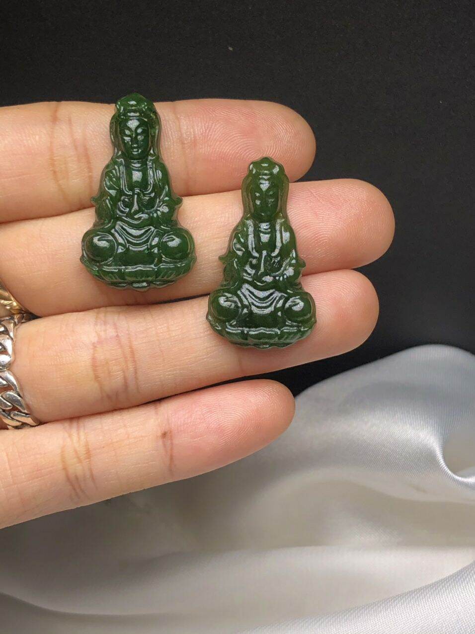 Mặt dây chuyền mẹ quan âm ngọc bích