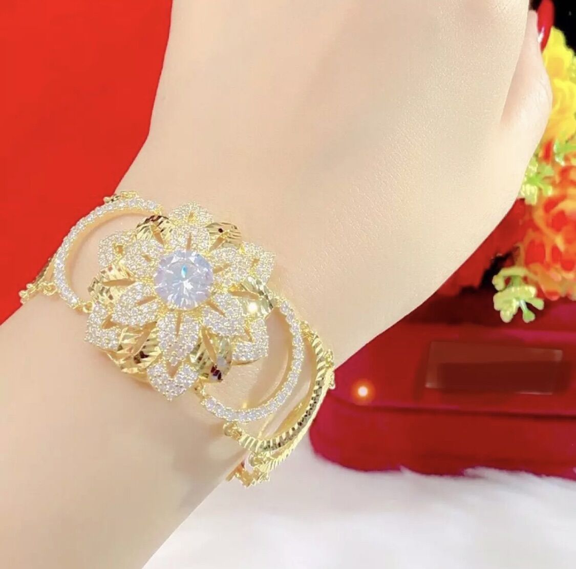 Lắc tay nữ mặt hoa mạ vàng 18k cao cấp