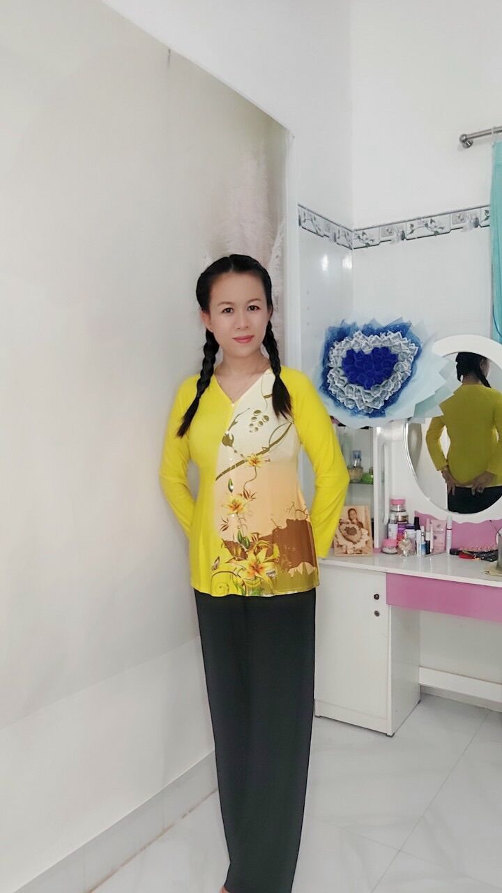 Áo in hoa( áo chưa kèm quần)