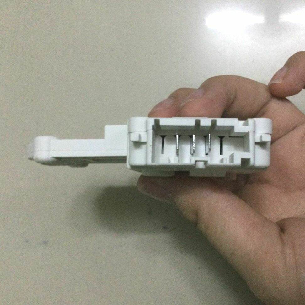 công tắc cửa máy giặt Electrolux ba chân