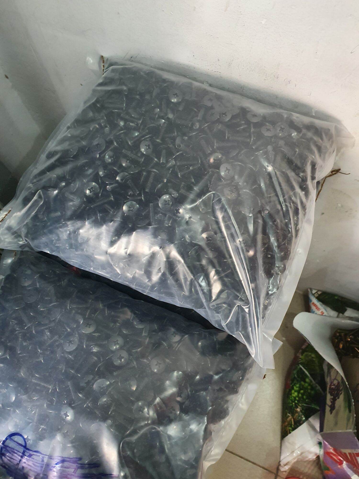 ốc dù xi đen 6li . bọc 25 con