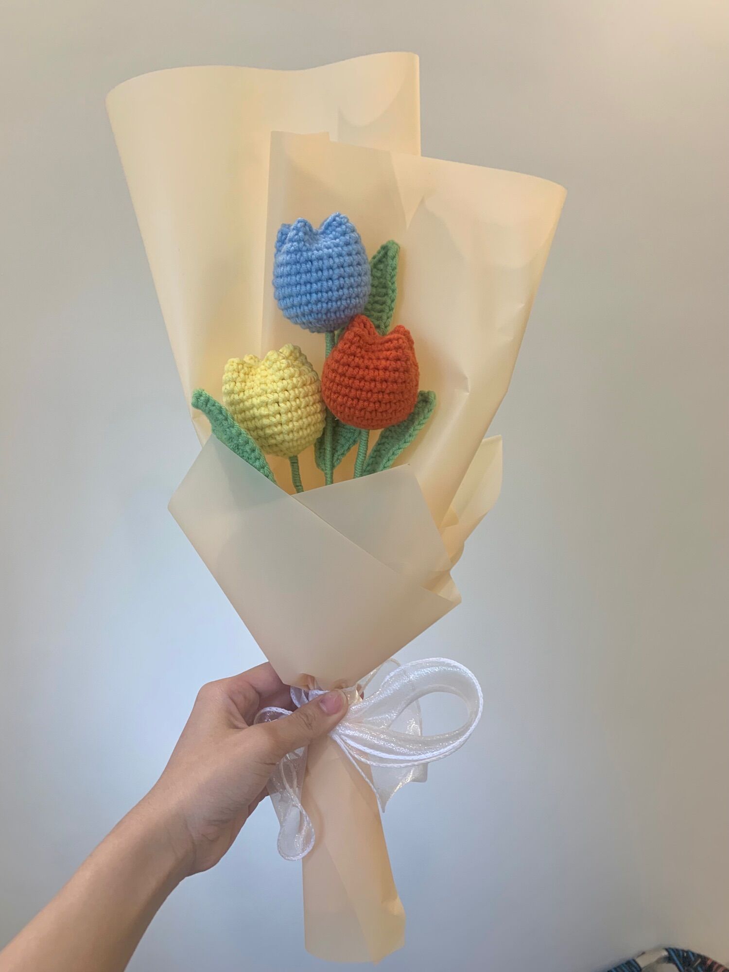 Bó hoa tulip len móc
