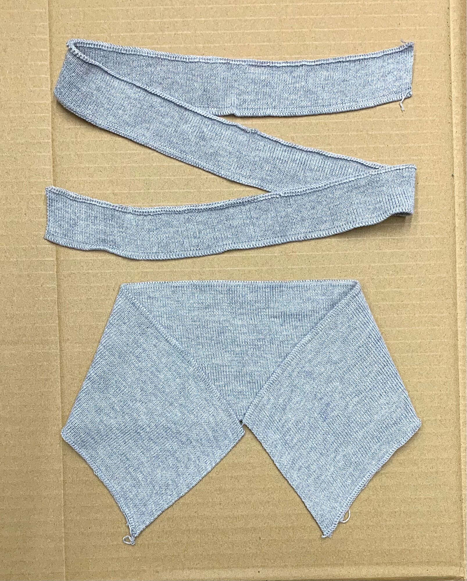 Bộ bo cổ và tay áo thun polo.