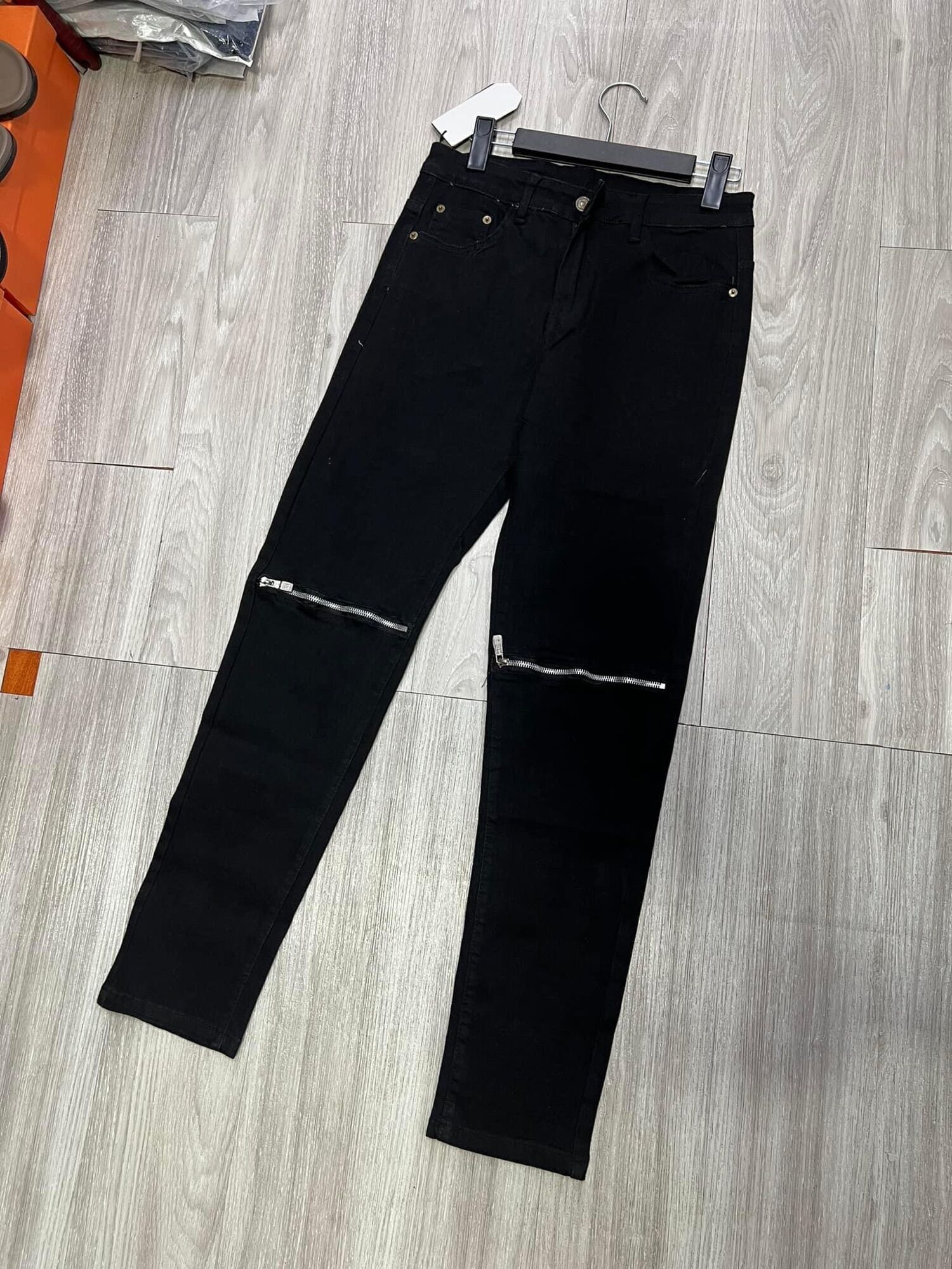 Quần jean đen trơn khoá gối siêu rẻ, jean bò đen trơn mix khoá ống new