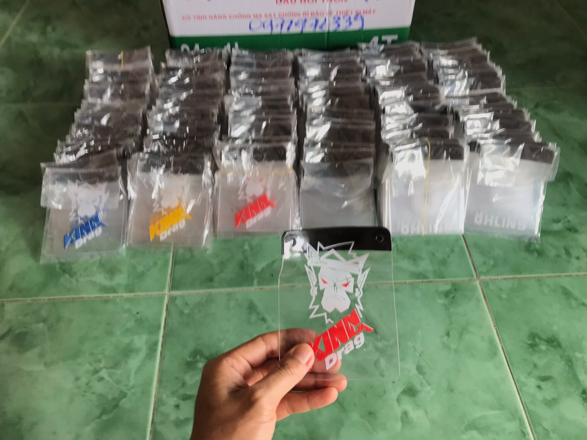 Mica che phuộc King Đỏ cho ex nhỏ.