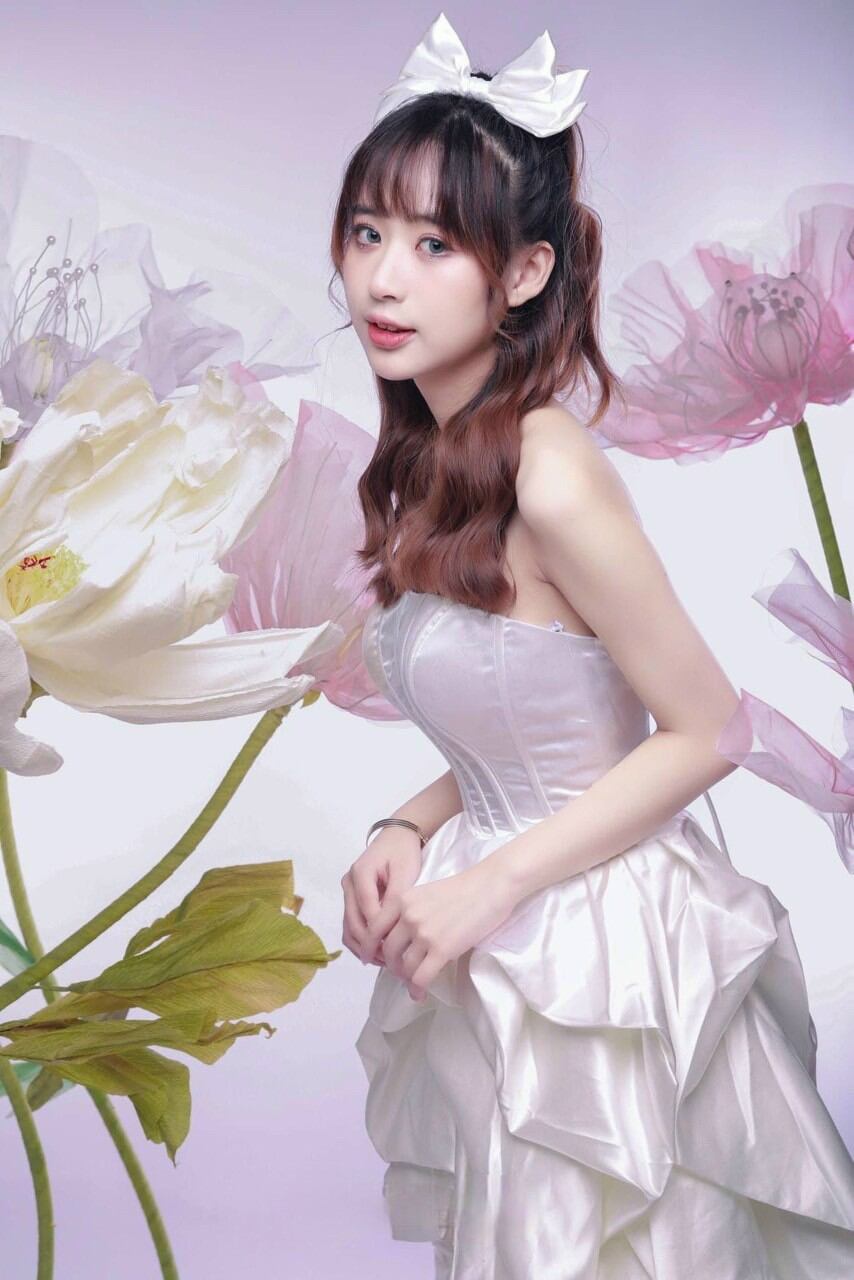 ĐẦM XÒE TÔM CUP BÍ