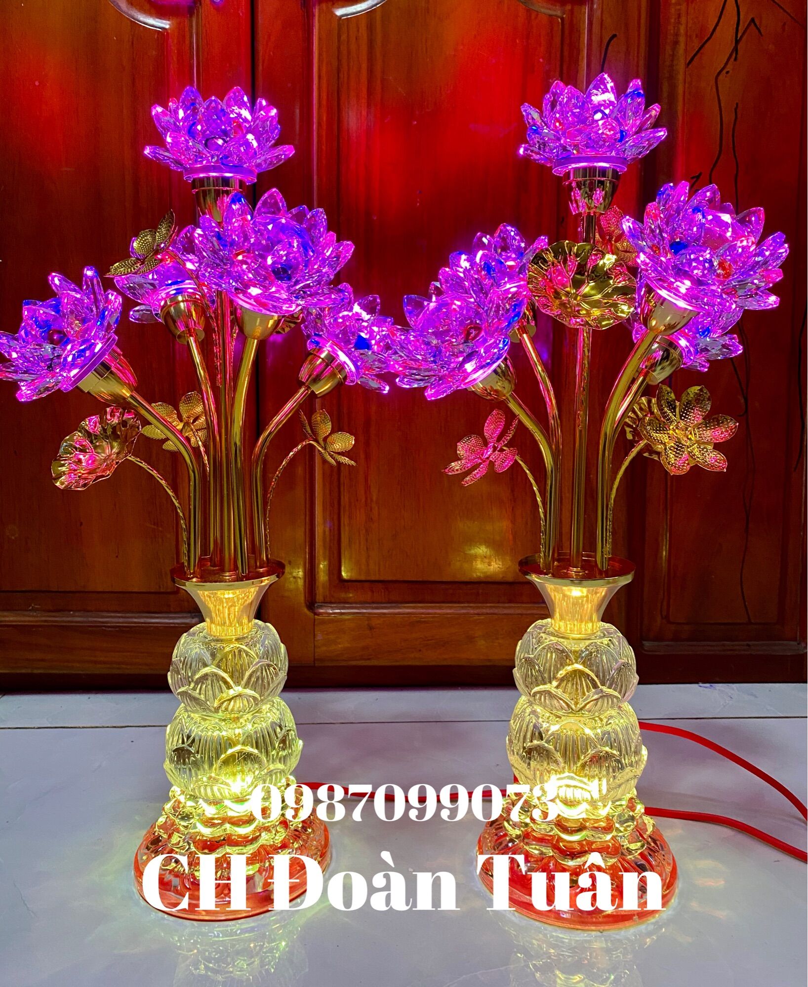 Một cặp đèn thờ bình 5 bông pha lê