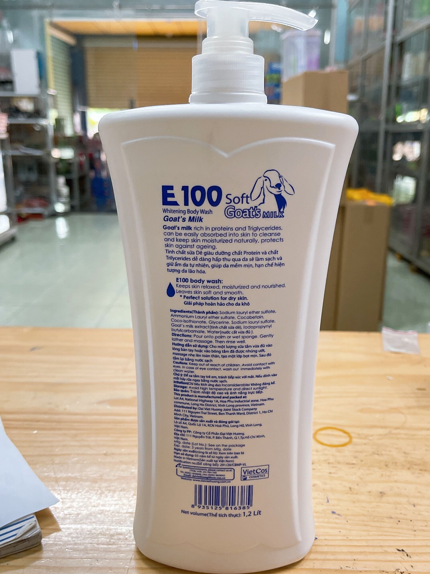 Sữa tắm trắng da tinh chất sữa dê E100 1,2 lít