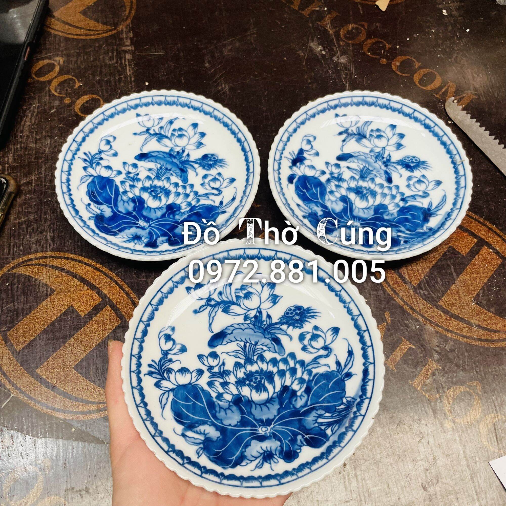 Đĩa thờ cúng Hoa Sen , đĩa đựng trầu cau, tiền vàng vẽ Hoa Sen Men Lam