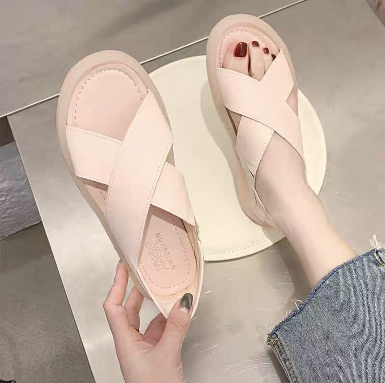 Sandal nữ, dép quai chéo bản to chất da cá tính