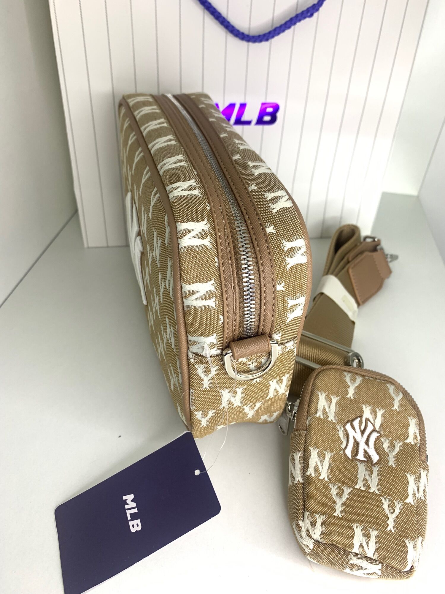 Túi đeo chéo MLB monogram