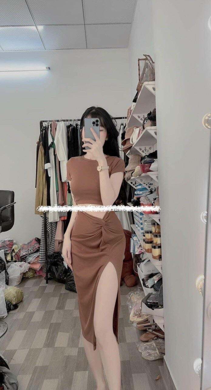 Đầm body tay ngắn xoắn hở eo