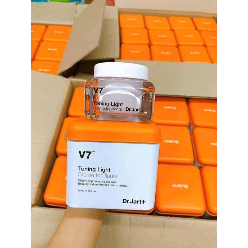 Kem dưỡng trắng da V7 Toniing Light