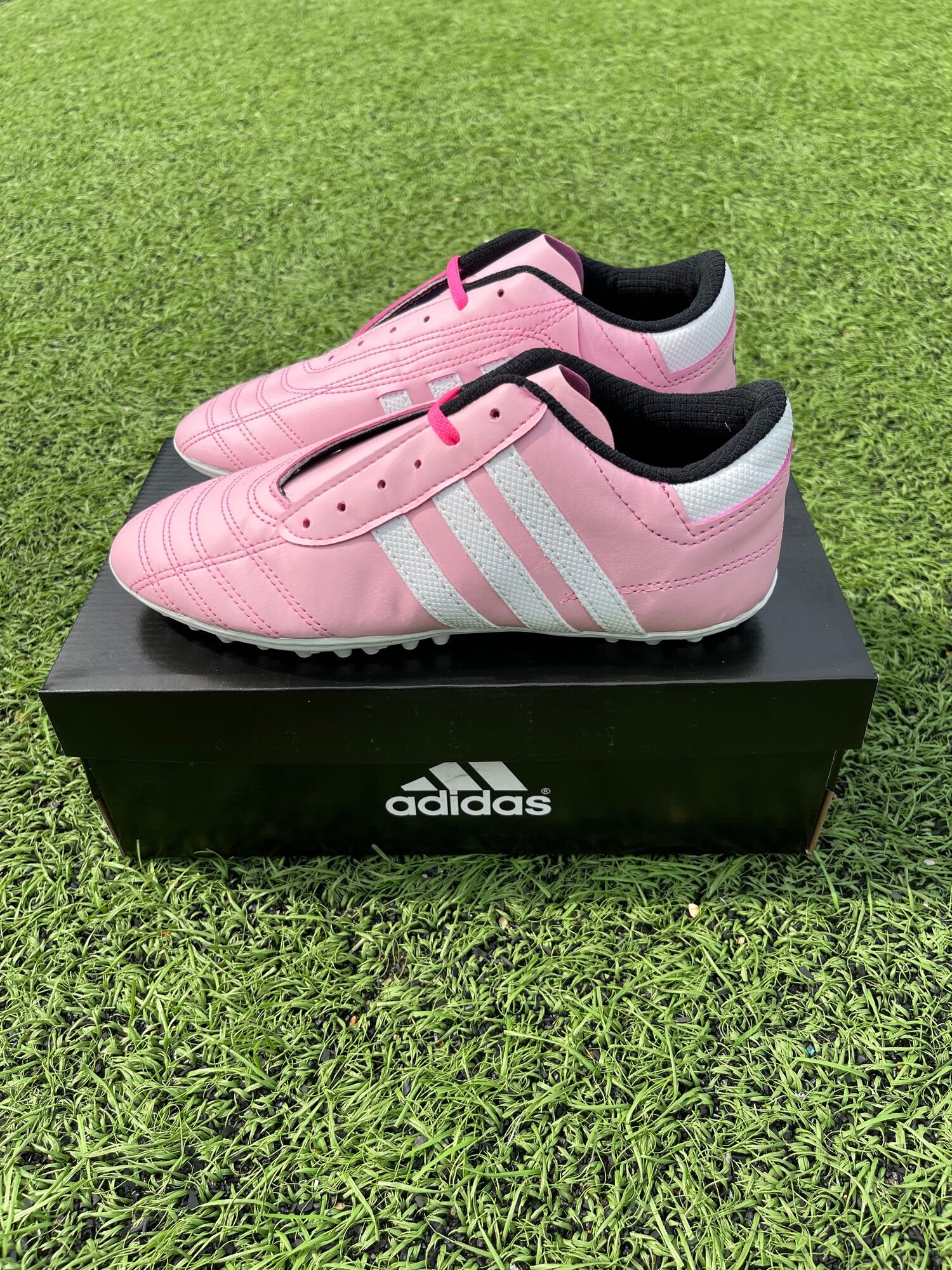 Giày bóng đá CT3 ( Khâu full đế , hết size 32 nha quý khách )