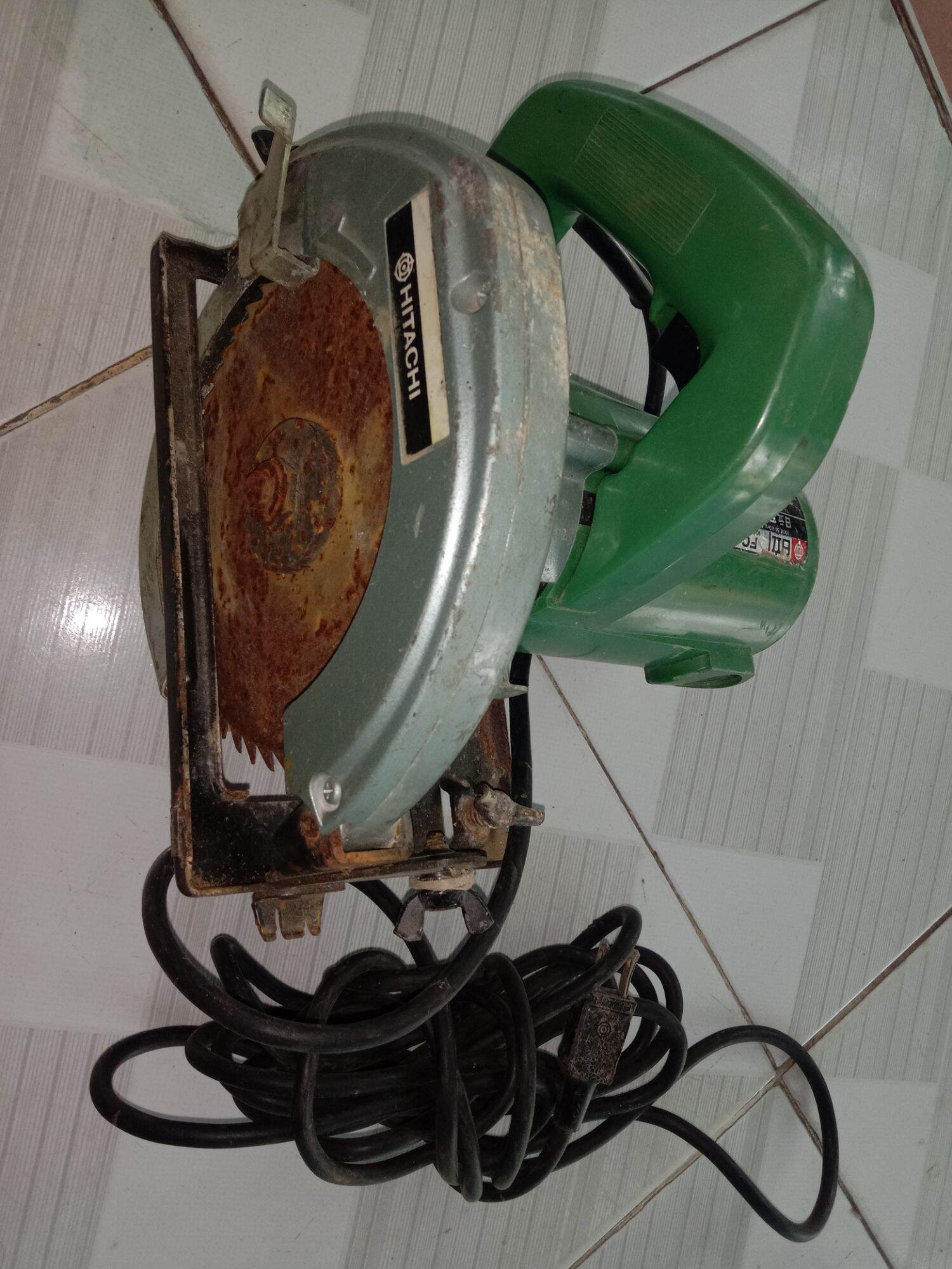 Cưa gỗ hàng bãi nhật điện 100v , công suất 670w