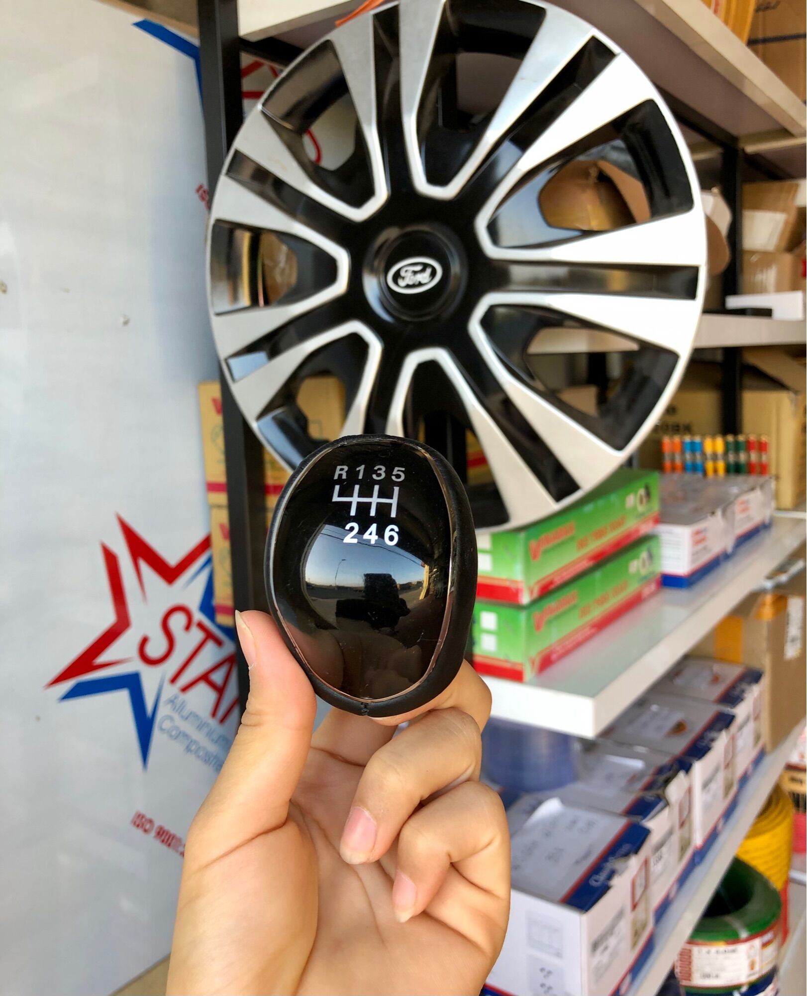 Nắm đấm số fordtransit 6 số