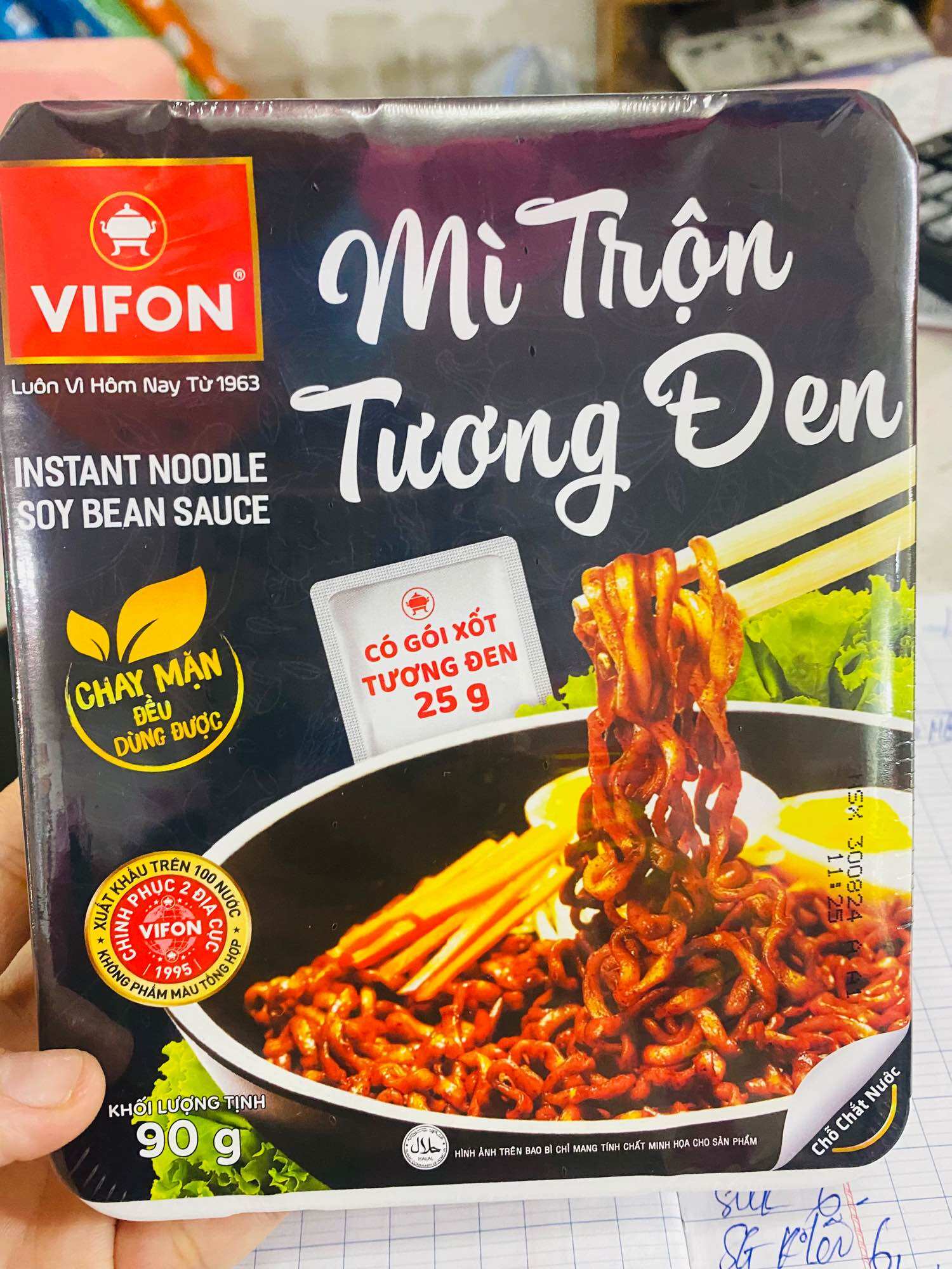 Mì Trộn Tương Đen Vifon Khay 90g