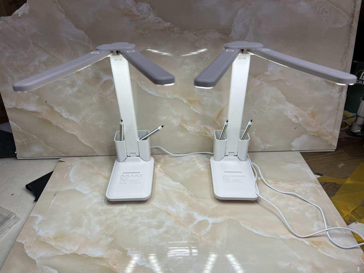 Đèn LED cảng ứng Để Bàn hàng bãi nhật( made in japan)