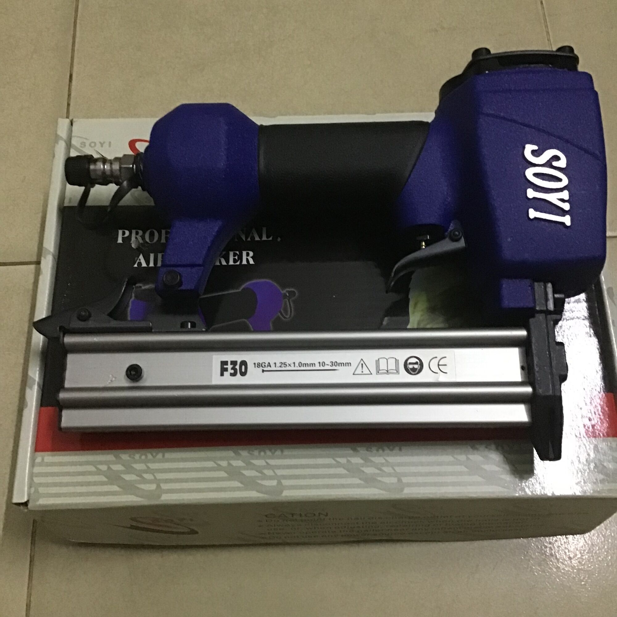 Súng bắn đinh f30