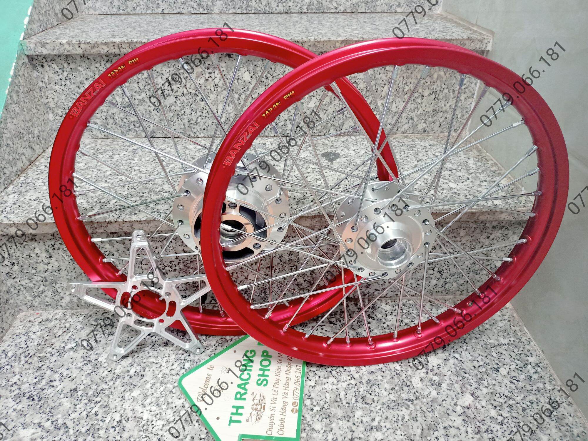 [HCM]BÁNH CĂM SATRIA RAIDER NIỀNG BANZAI MÀU ĐỎ CÓ NHIỀU MÀU CHO ANH EM LỰA CHỌN ĐÙM MA CROM TẶNG KÈM PAD LÒNG NHÔM CNC XÀI LẠI ĐĨA ZIN ĐÃ RÚT CĂM GẮN VỪA NHƯ ZIN KHÔNG CHẾ SẢN PHẨM MỚI CHẤT LƯỢNG TỐT NHANH TAY MUA NGAY TOP GIAN HÀNG UY TÍN