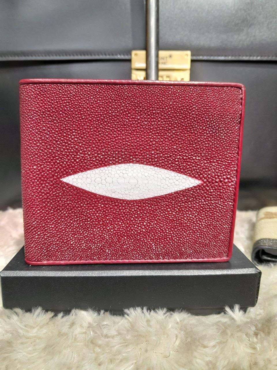 Ví cao cấp da cá đuối , da mắt , màu đỏ đô , sang trọng , đơn giản