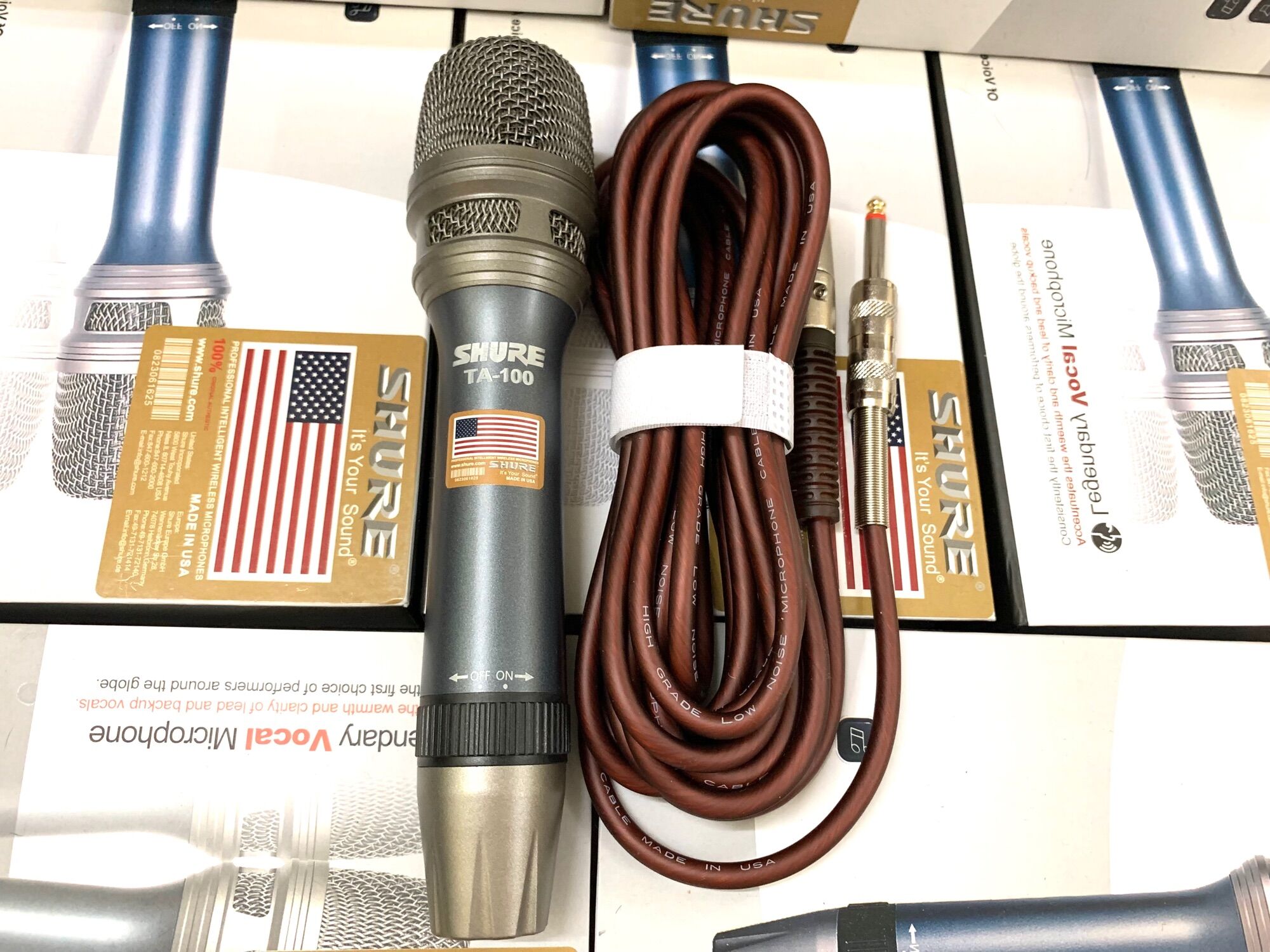 Micro chuyên karaoke Shure model Ta 100