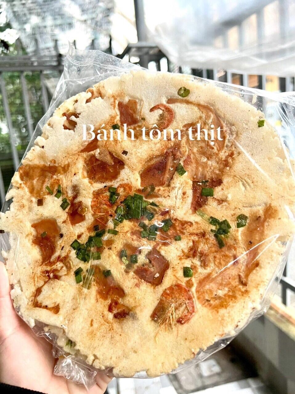 Bánh ép huế tôm thịt đặc biệt như hình