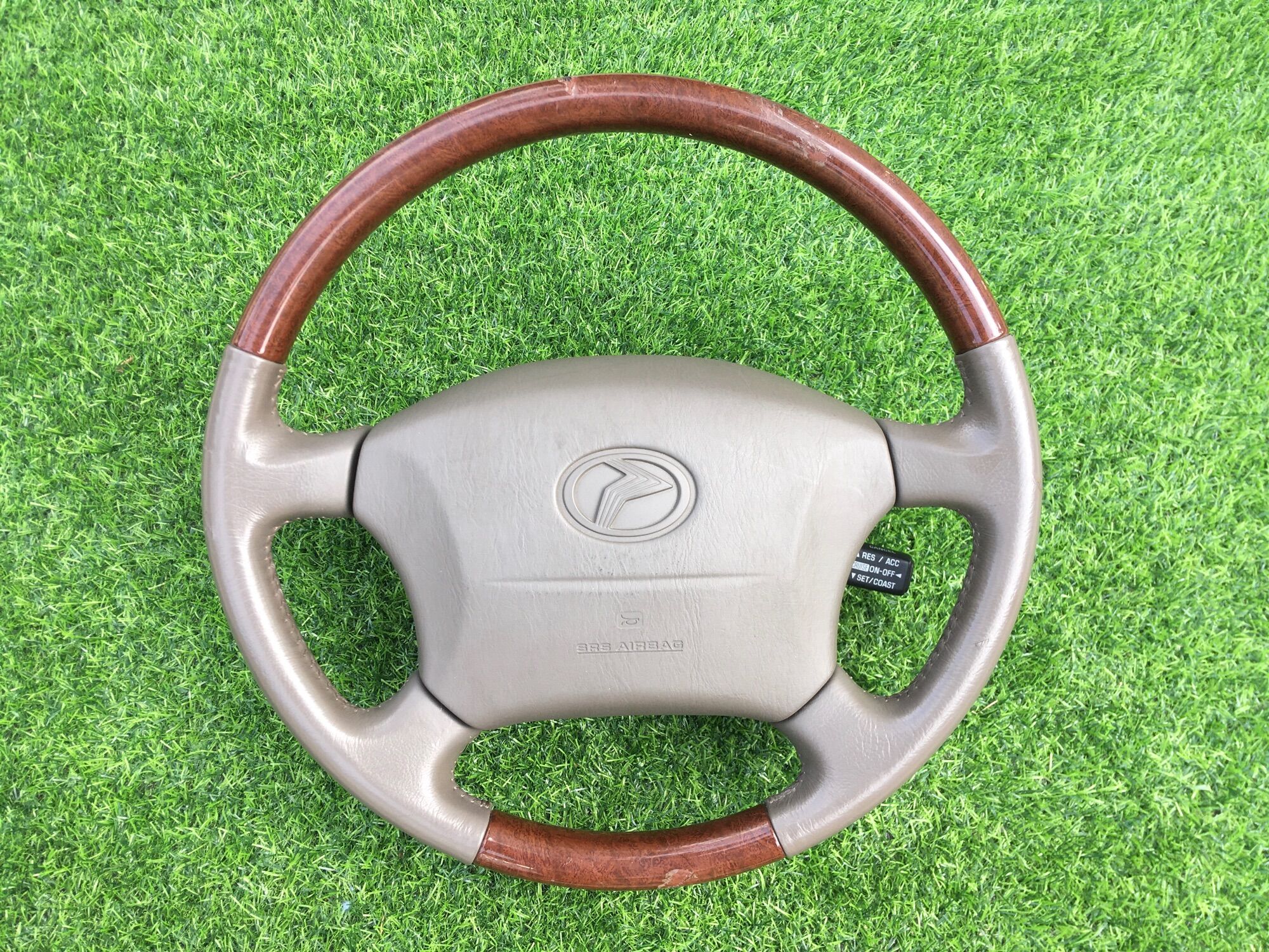 Vô lăng Toyota 4 chấu