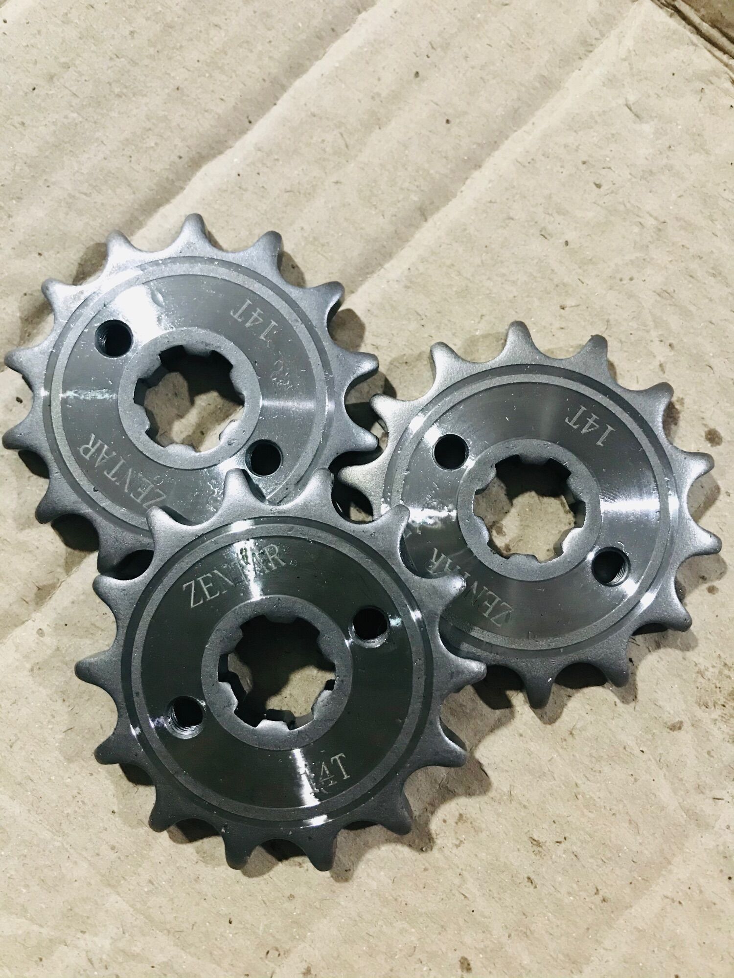 nhông trước xe DR, WA, WIN, RS- WS110 , hợp kim,  tiện mặt  trắng đẹp