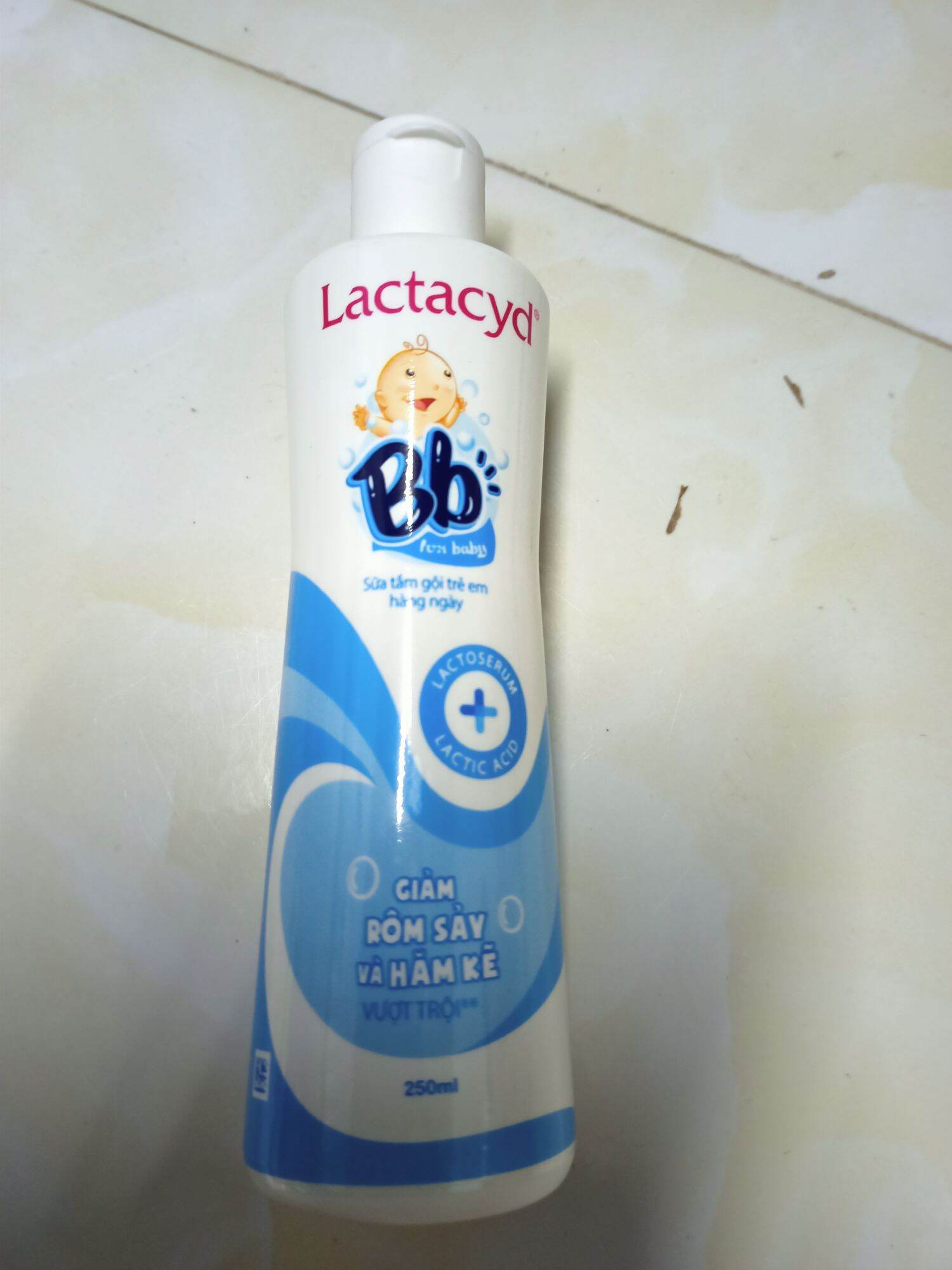 Sữa tắm trẻ em chống rôm sảy và hăm kẽ lactacyd, 250ml