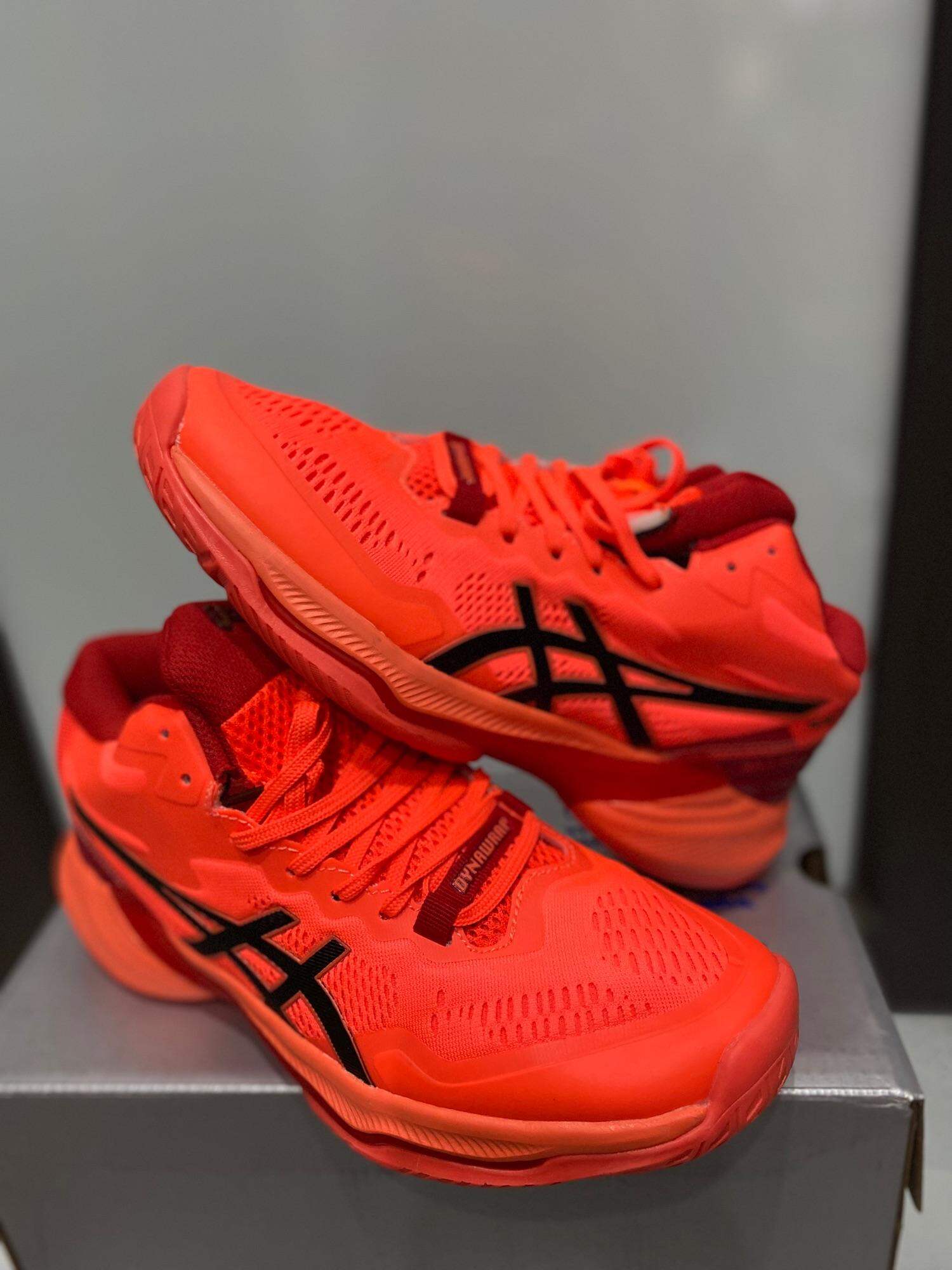 Giày bóng chuyền màu cam cực hot