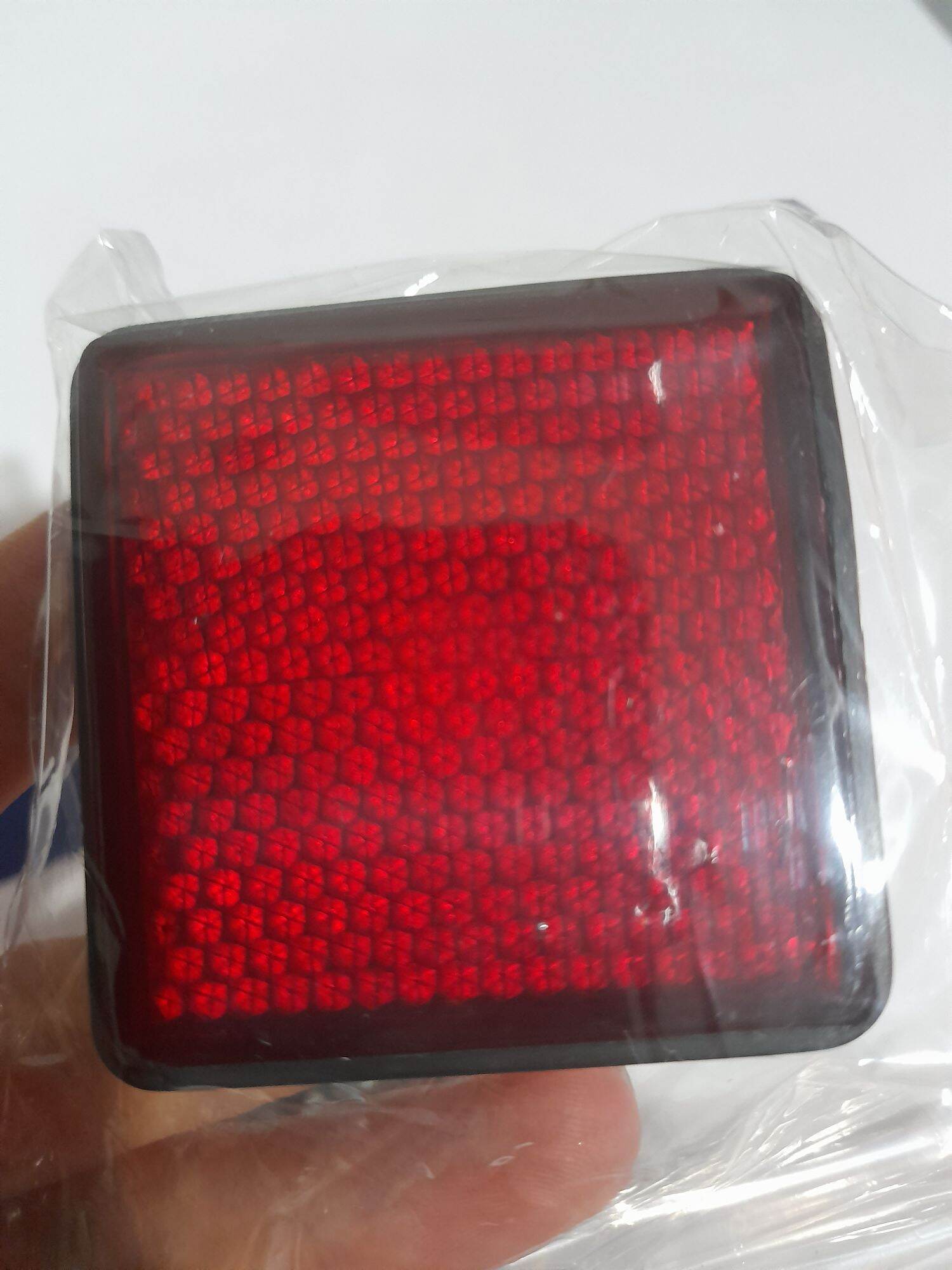 Tấm phản quang gắn đuôi dè sau xe Wave loại lớn.